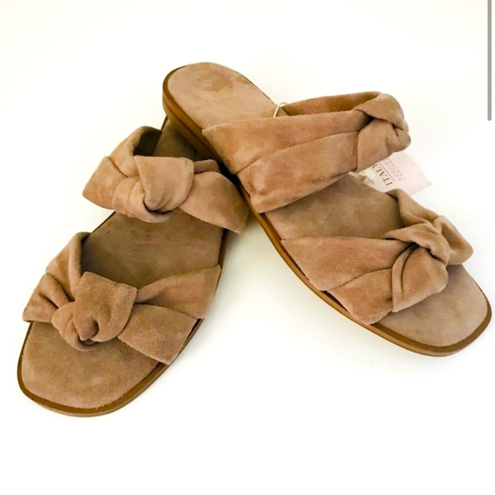 NEW with Tags Vero Cuoio Shoes
Womans Sandals
Size 6 Beige